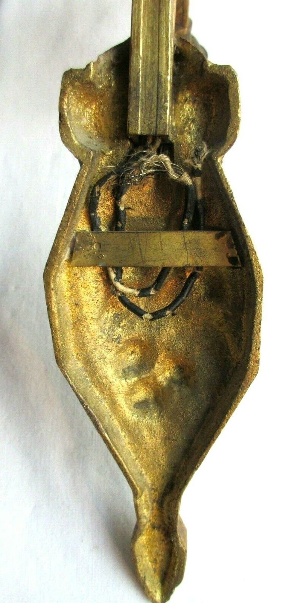 Art Deco wall light gilded bronze carved with cherries, pink tulip Rose in pink glass paste