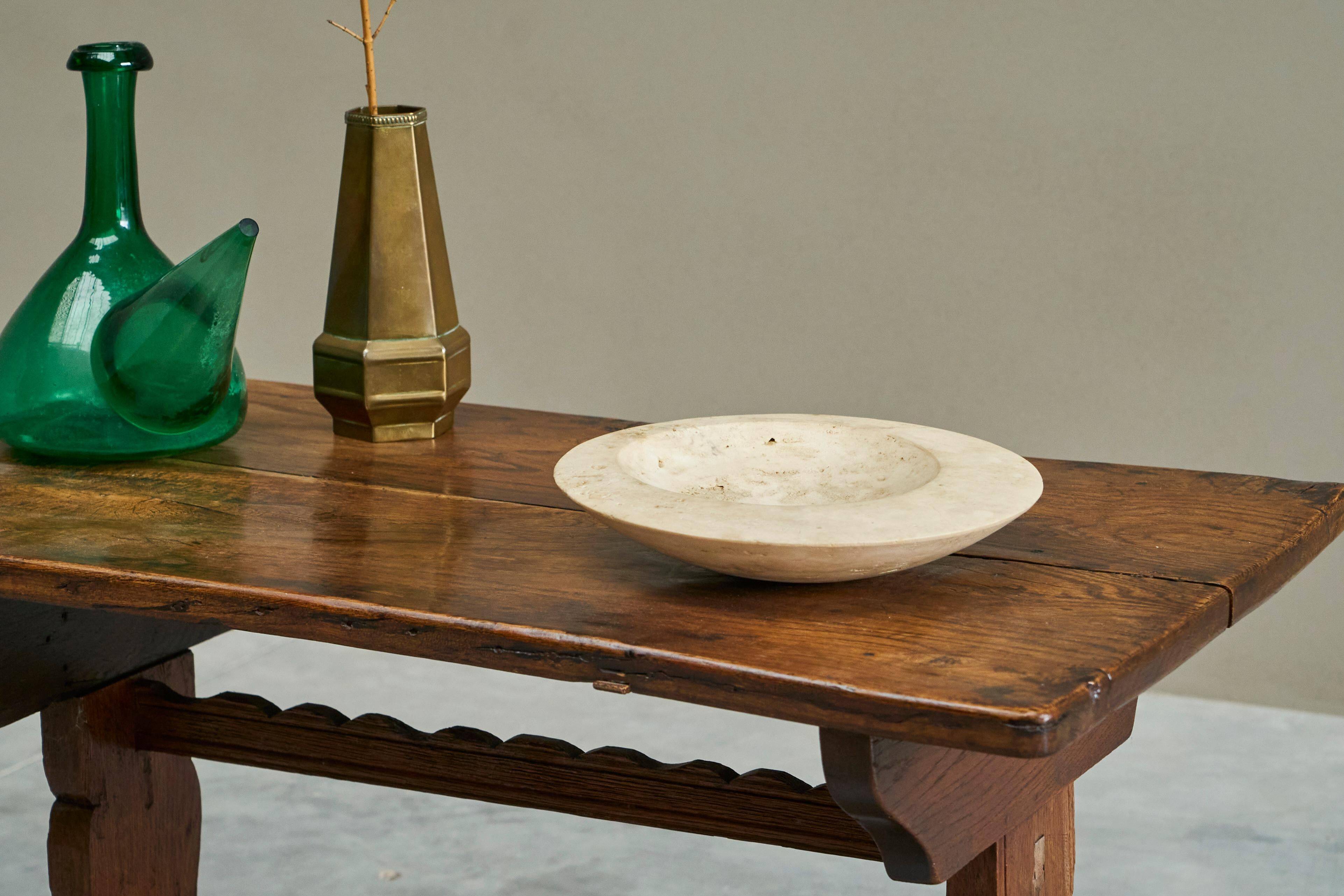 Sculptural cut in travertine
