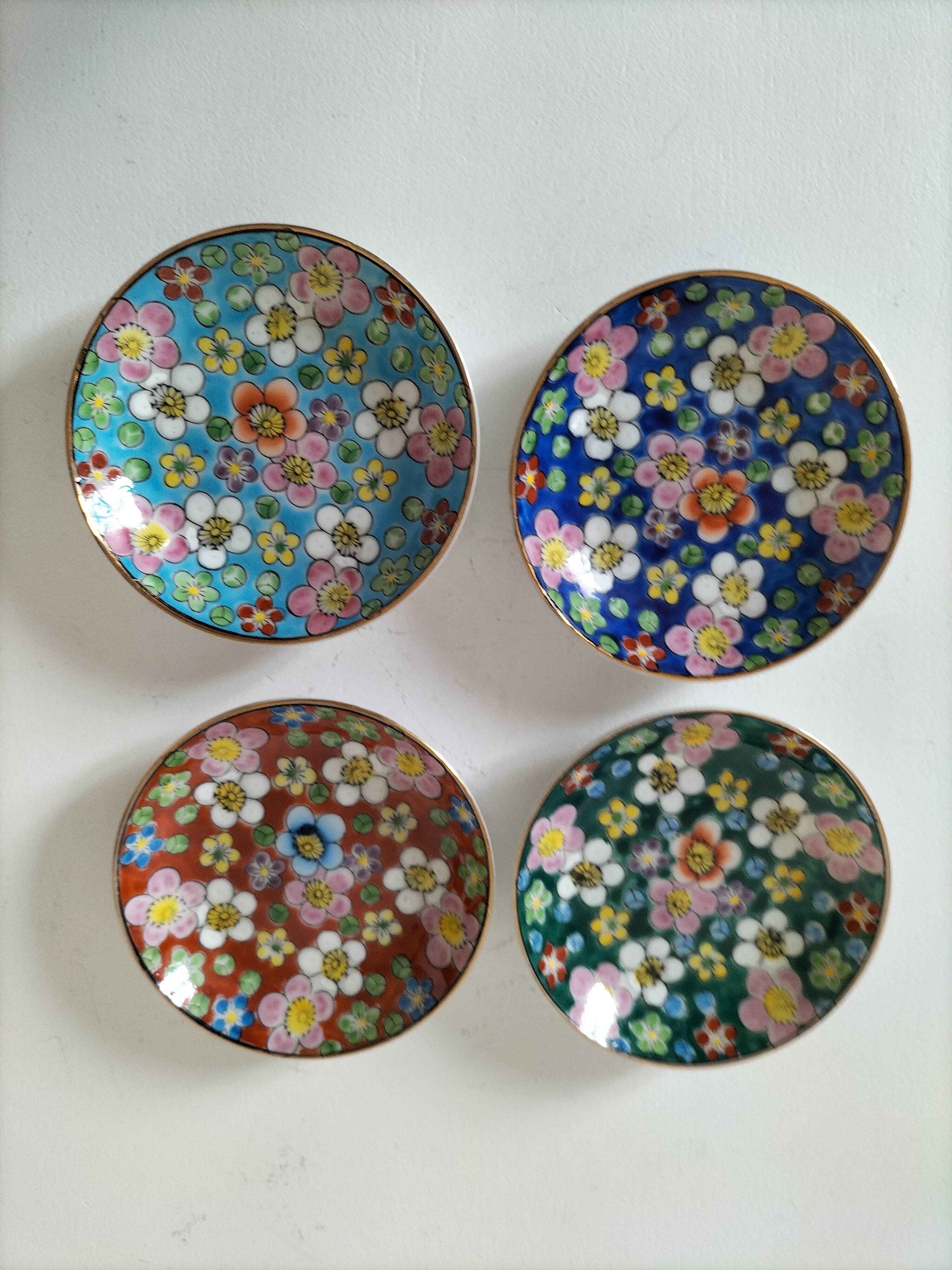 Set of 4 vintage Japanese mini bowls