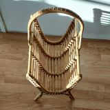 Porte-revues en rotin artisanal 1960.