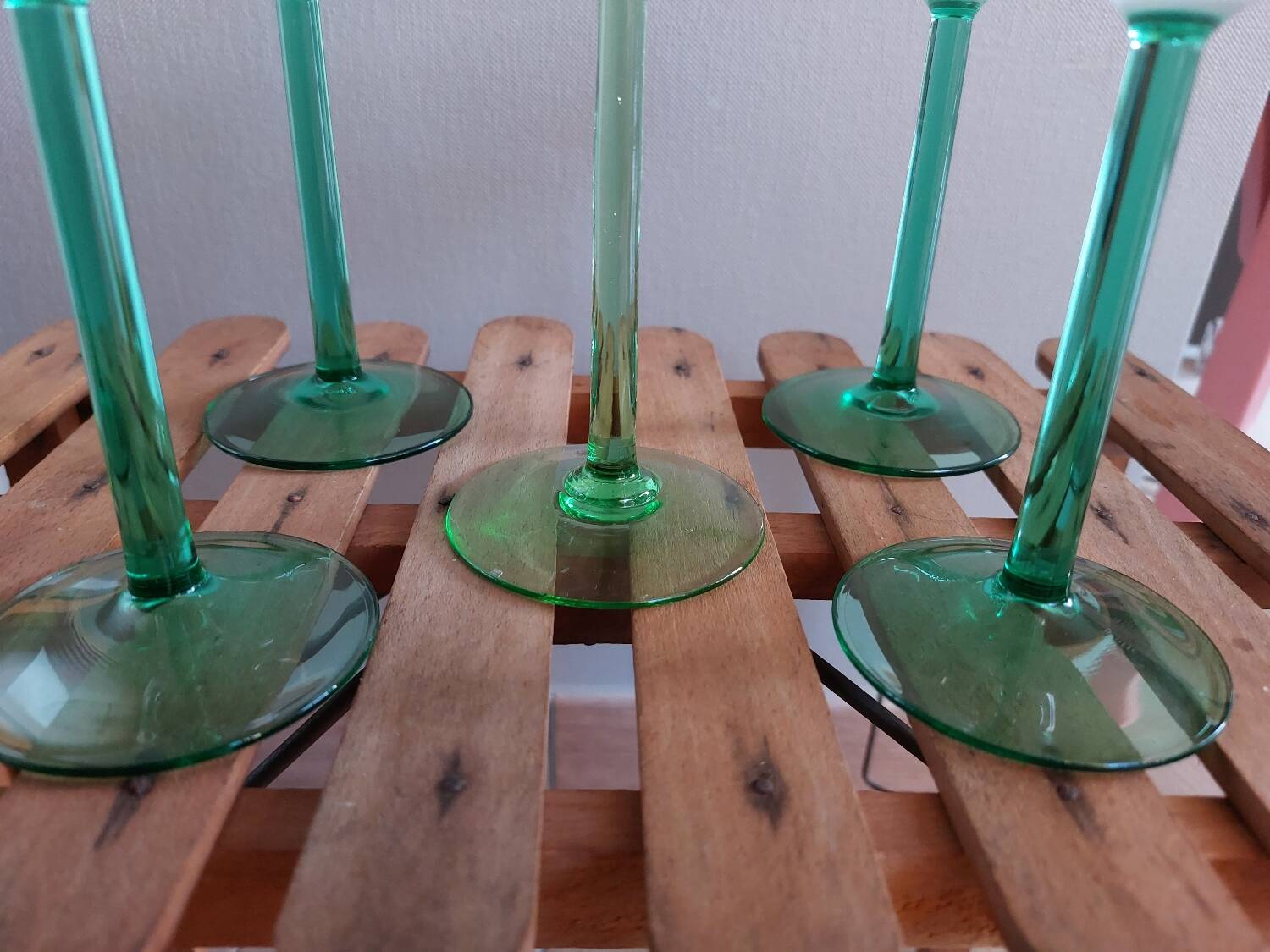 Verres à vin blanc pied vert