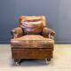 Fauteuil club en cuir des années 1950.