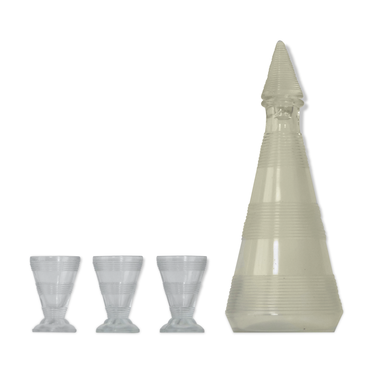 Carafe and its 3 glasses