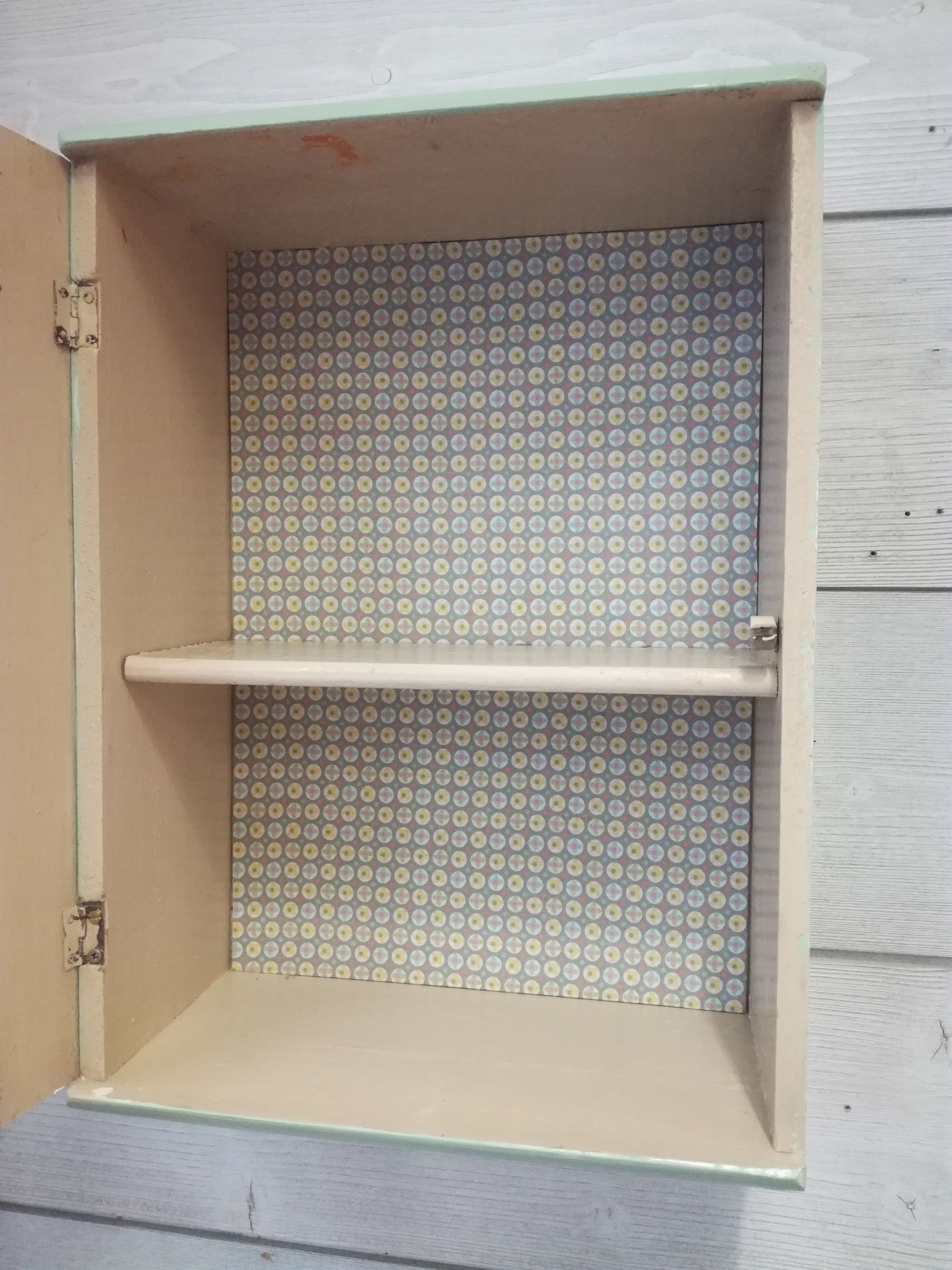 Pharmacy cabinet