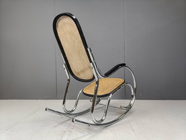 Fauteuil à bascule en chrome et rotin, années 1960