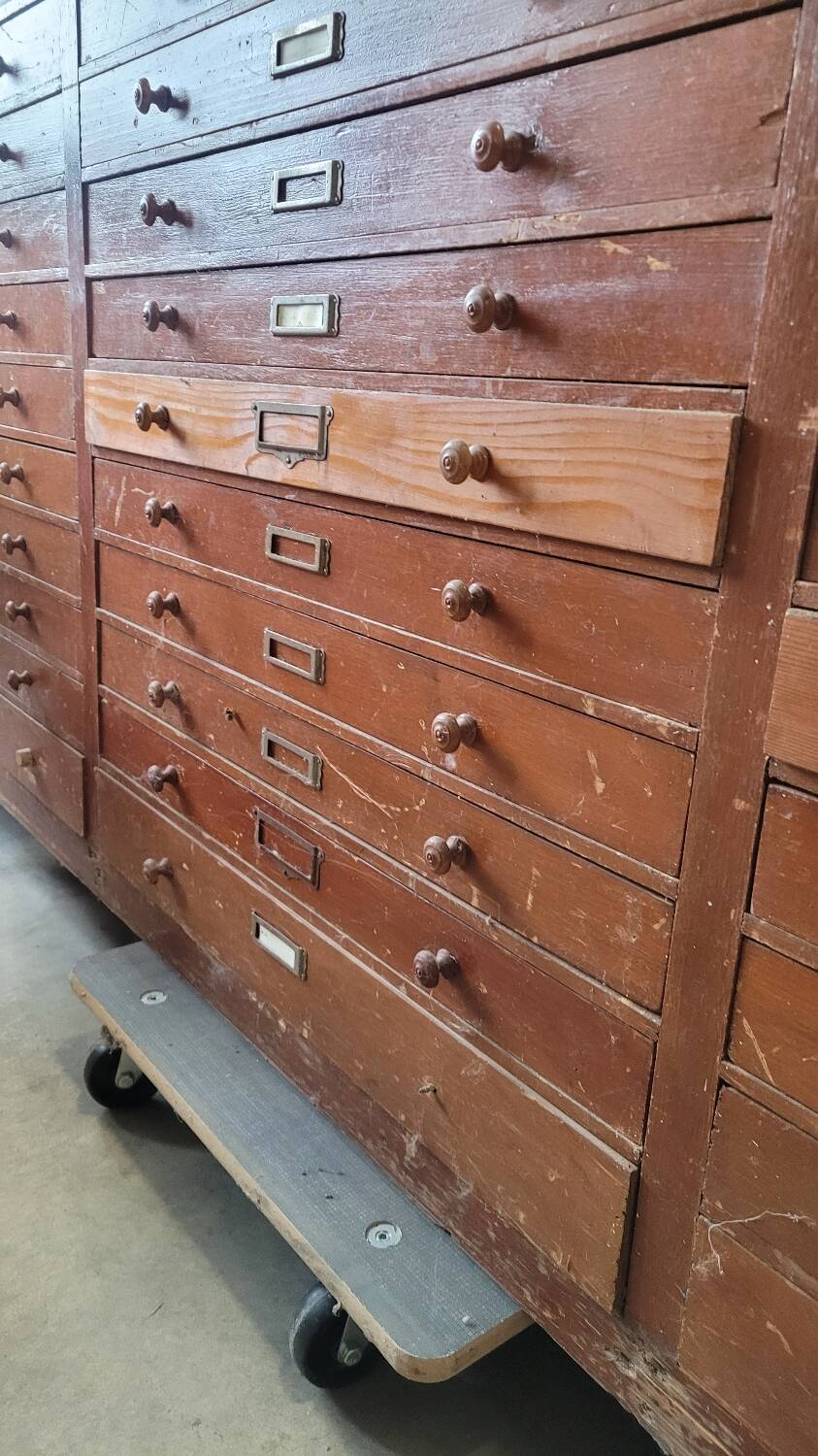 Meuble de Métier Magasin à 60 tiroirs - 1950s