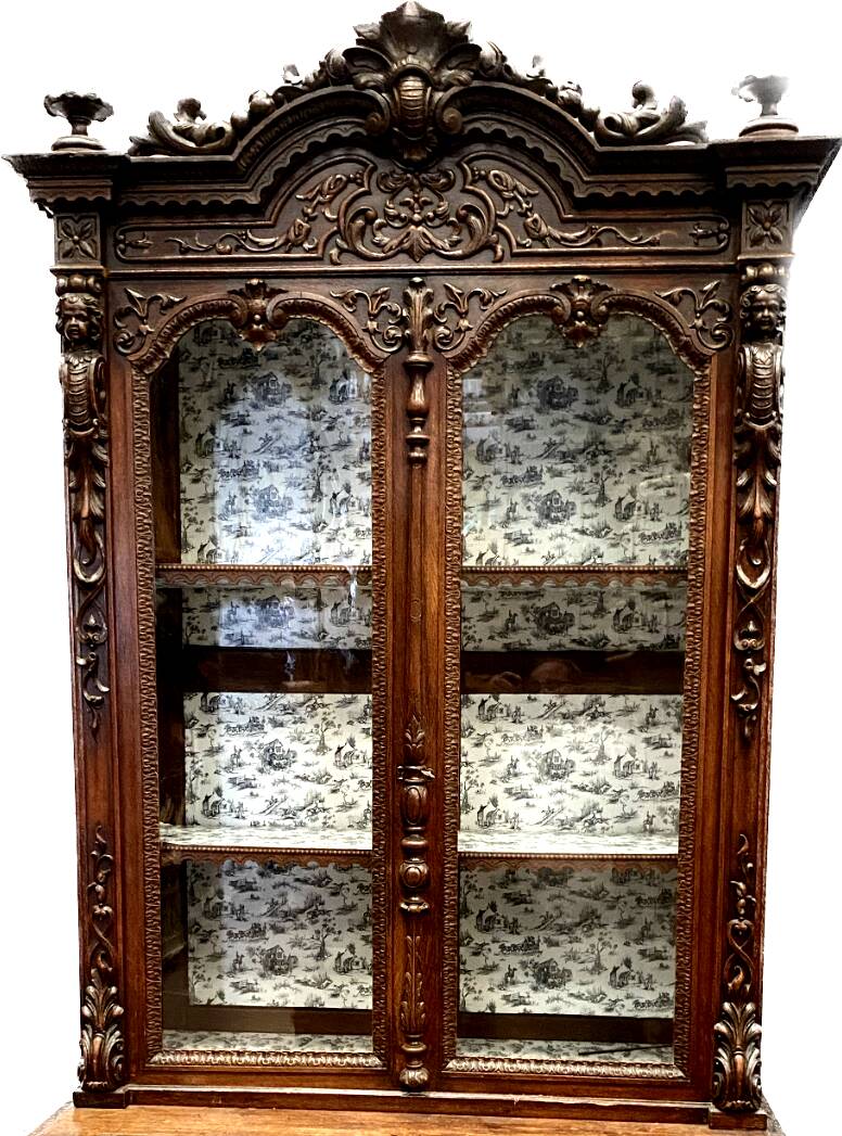 Vitrine en deux corps de style Renaissance en noyer massif Napoléon III