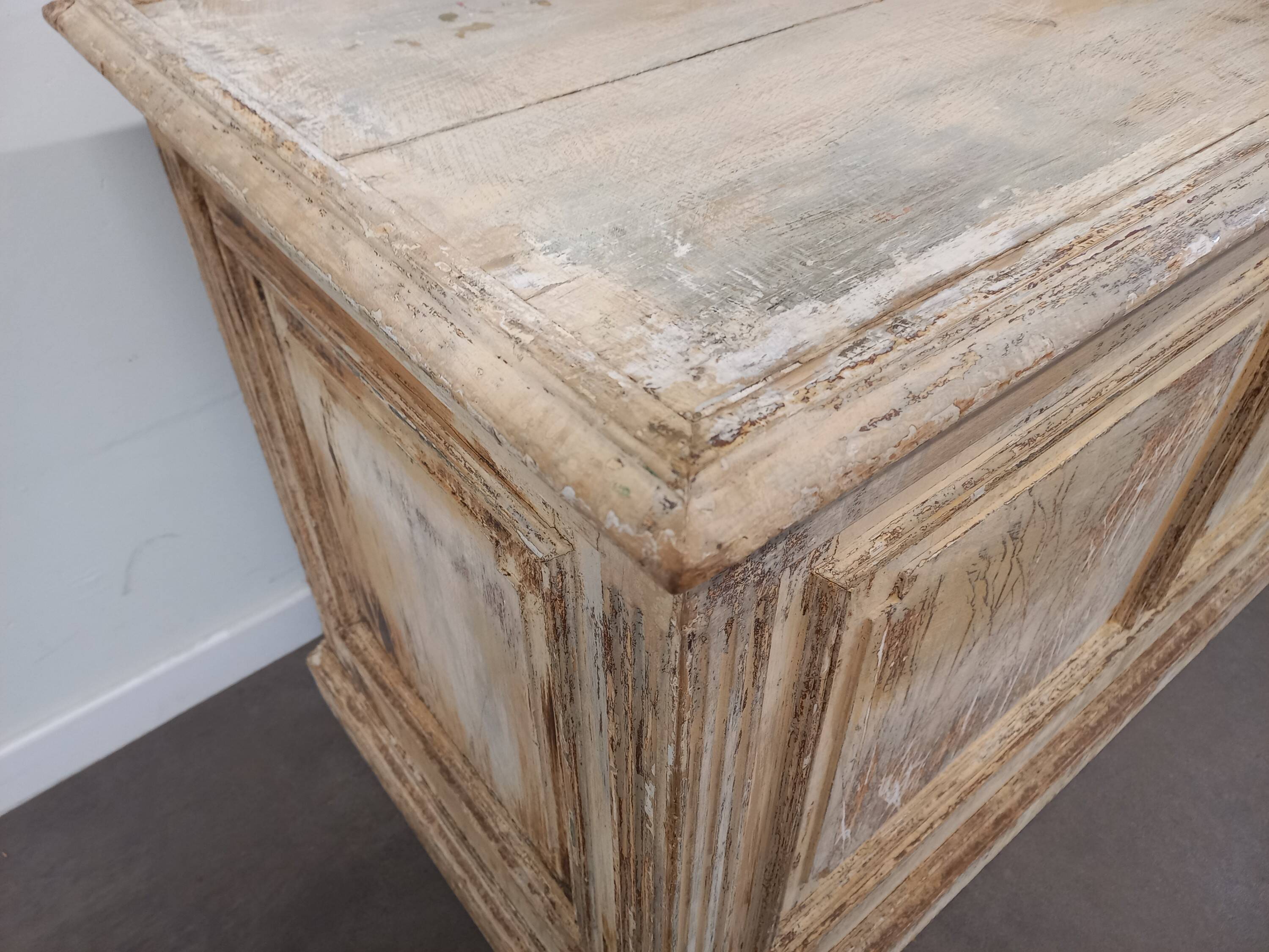 patinated store bank