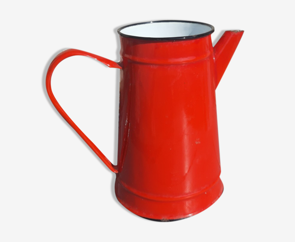 Vintage coffee maker in red enamelled sheet metal