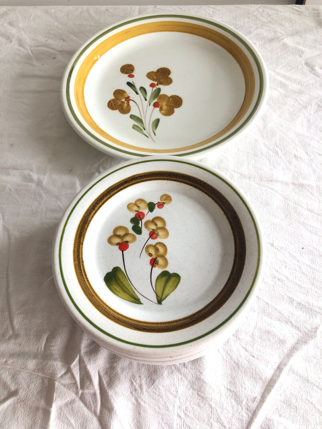 A pie dish and 6 dessert plates in Vintage made in Italy