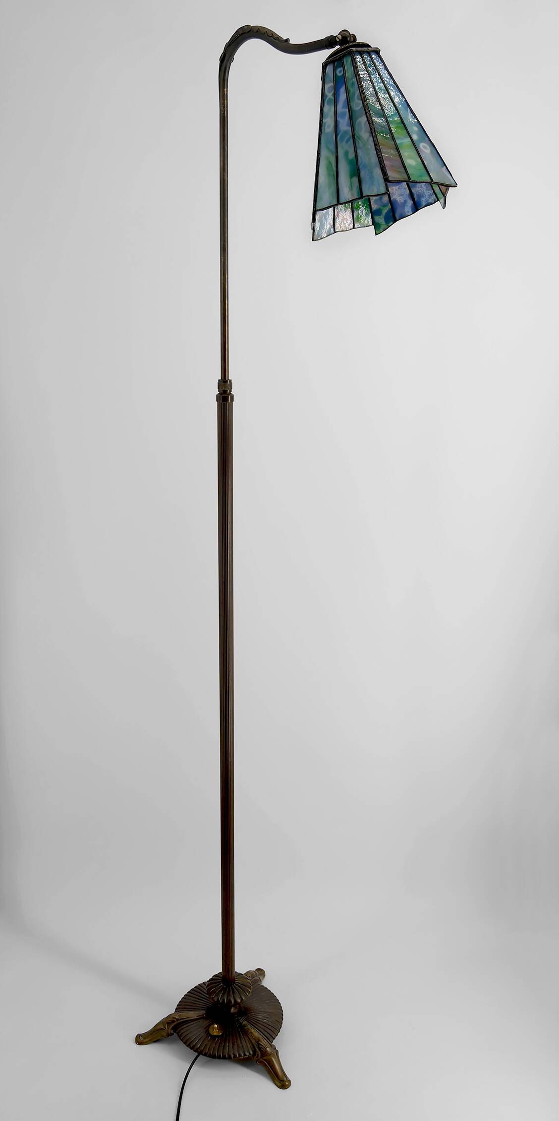 Art Deco reading lamp in bronze and stained glass – Circa 1920