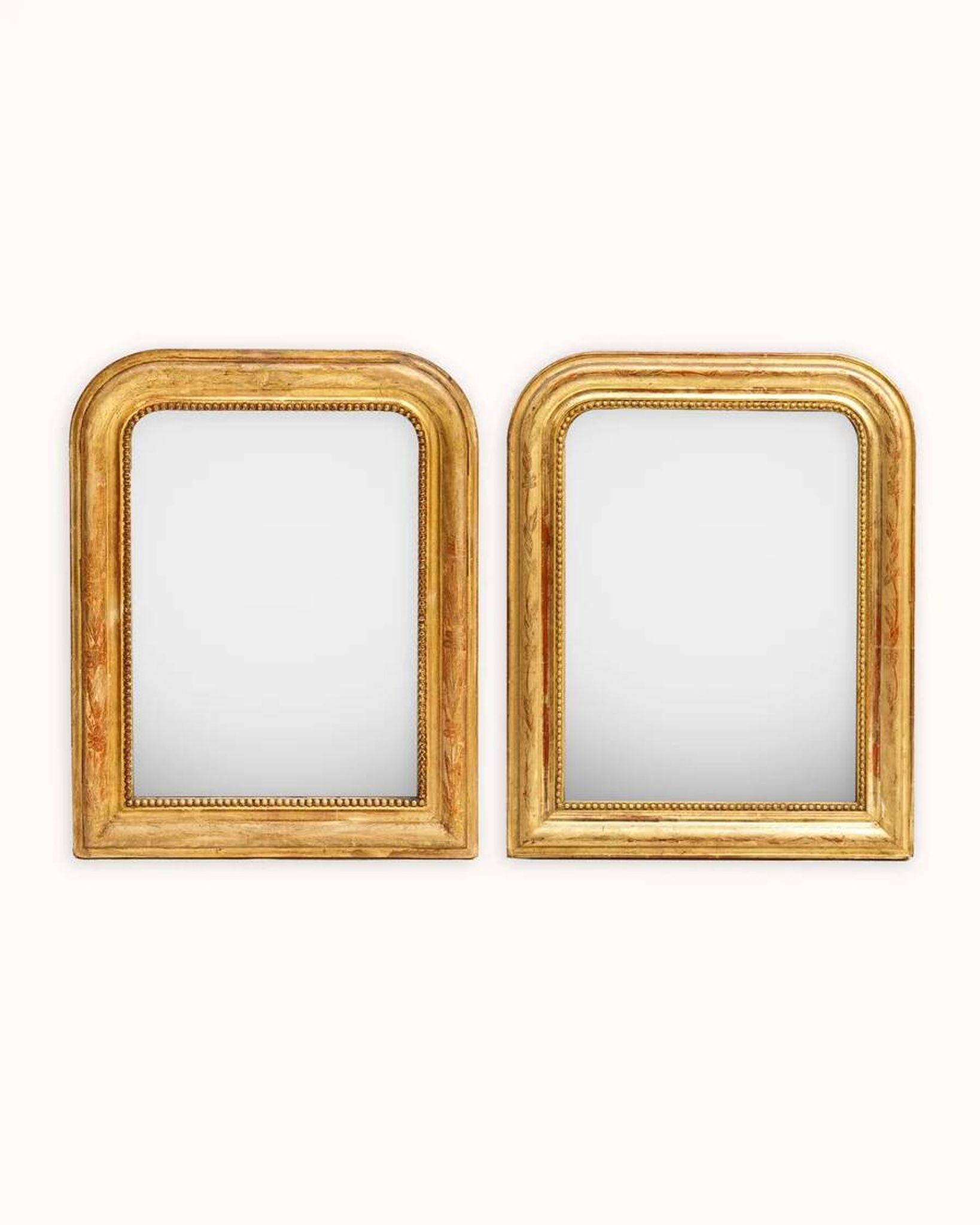 Ensemble de deux petits miroirs Louis-Philippe français dorés rouge du XIXe siècle