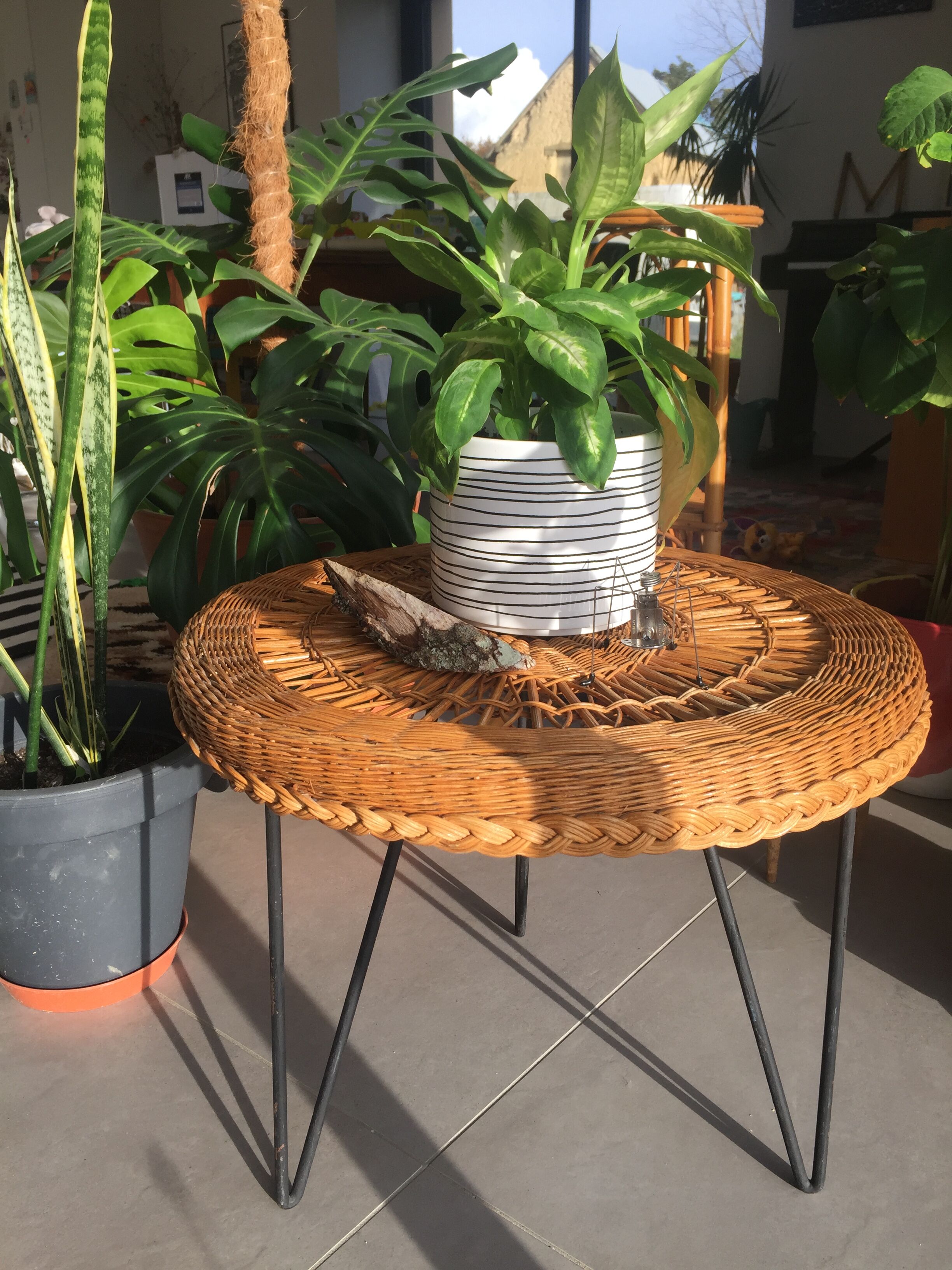 Low table in wicker and black metal, vintage