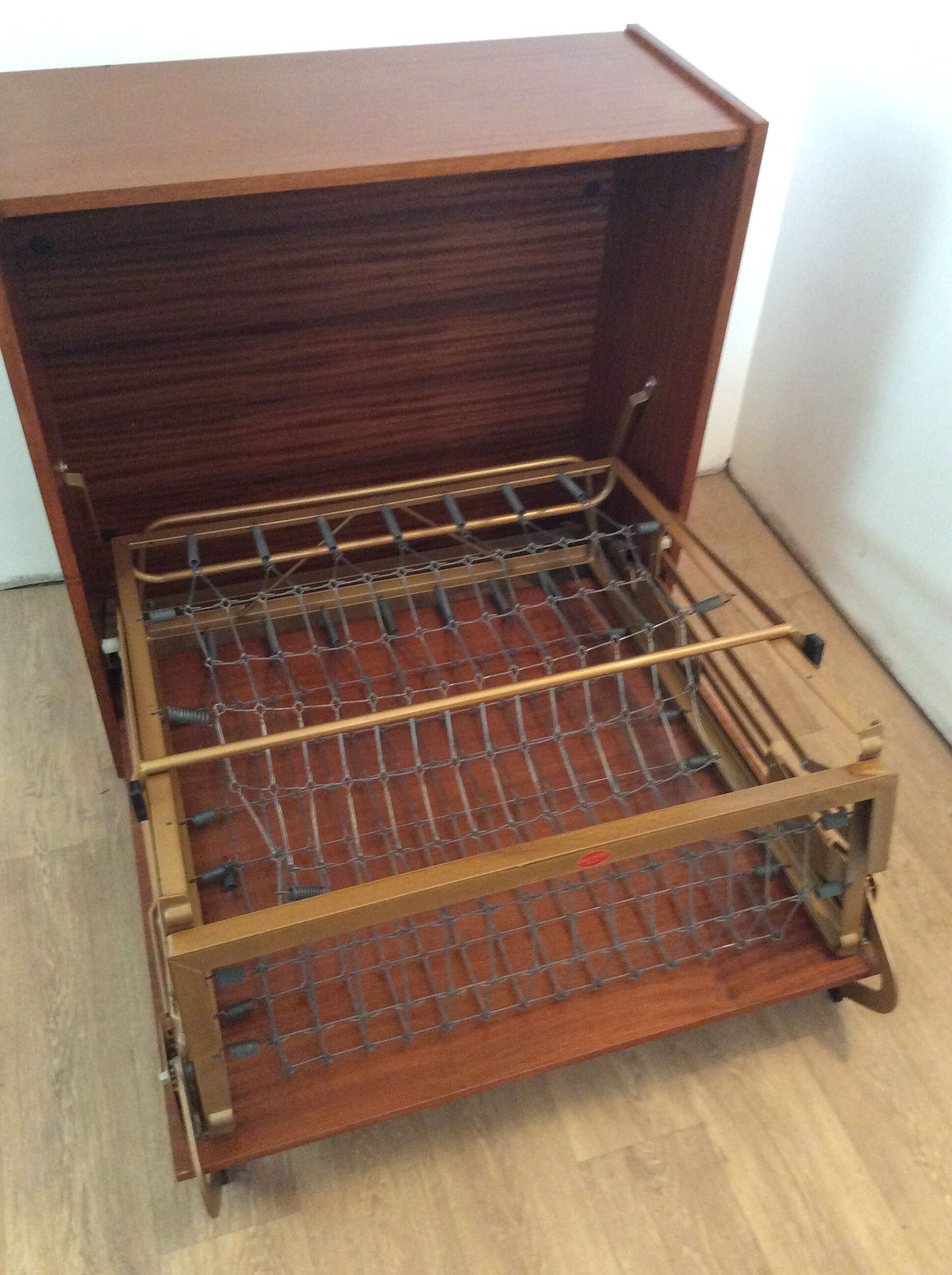 Vintage 70s retractable bed deposed SGDG