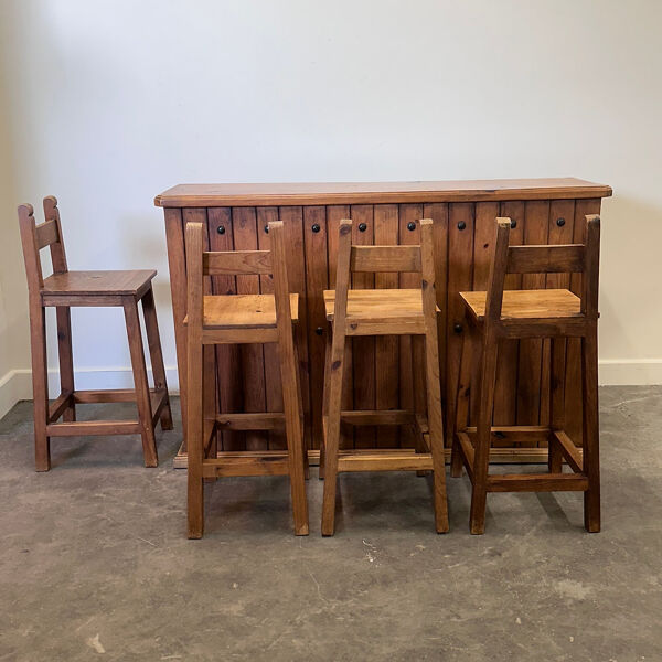 Comptoir de bar en bois massif rustique avec 4 tabourets assortis – porte-bouteilles et rangement