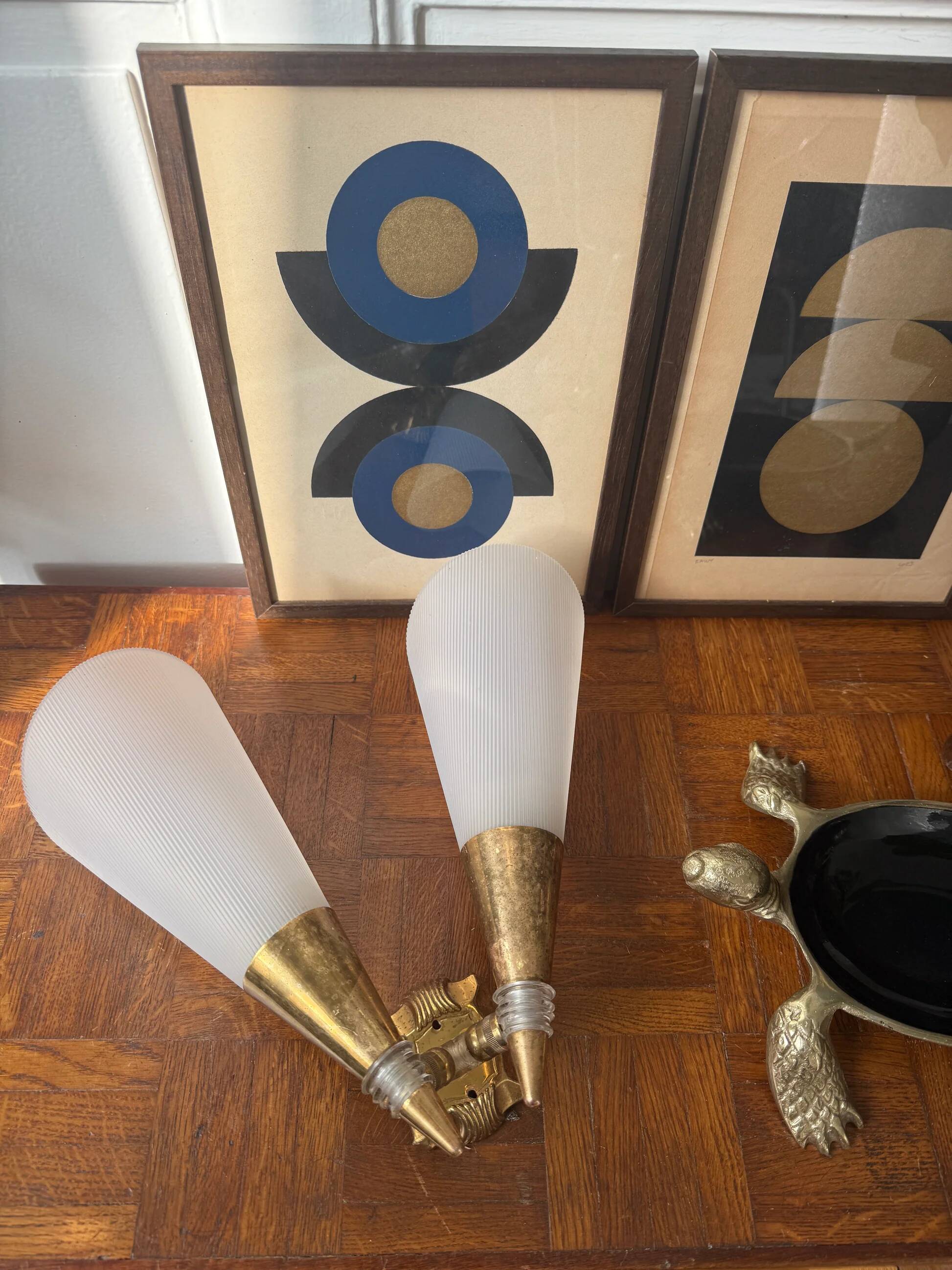 Wall lamp in brass and plastic