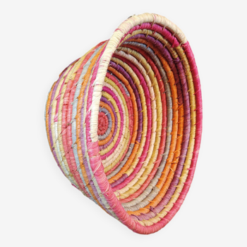 Multicolored round basket in woven fibers