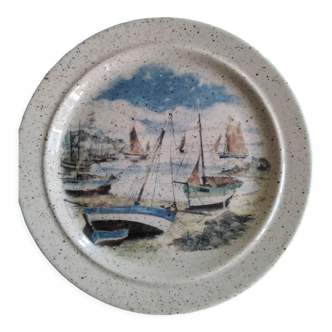 Assiette avec bateaux