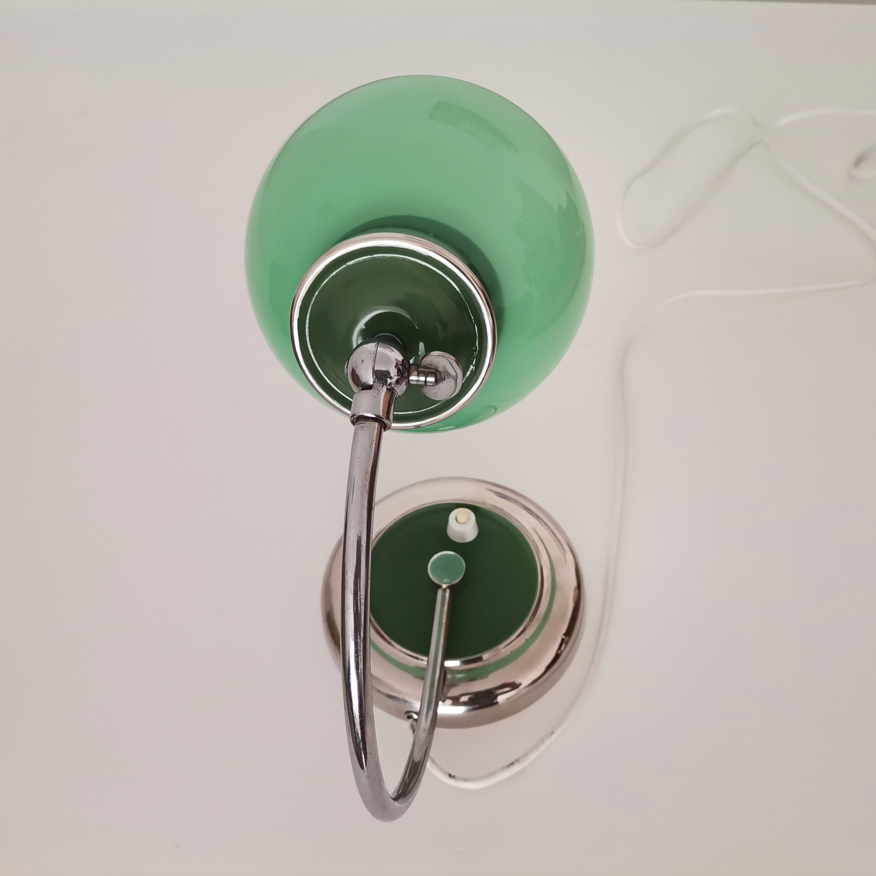 Lampe de table Bauhaus des années 1940 en verre vert moderne du milieu du siècle