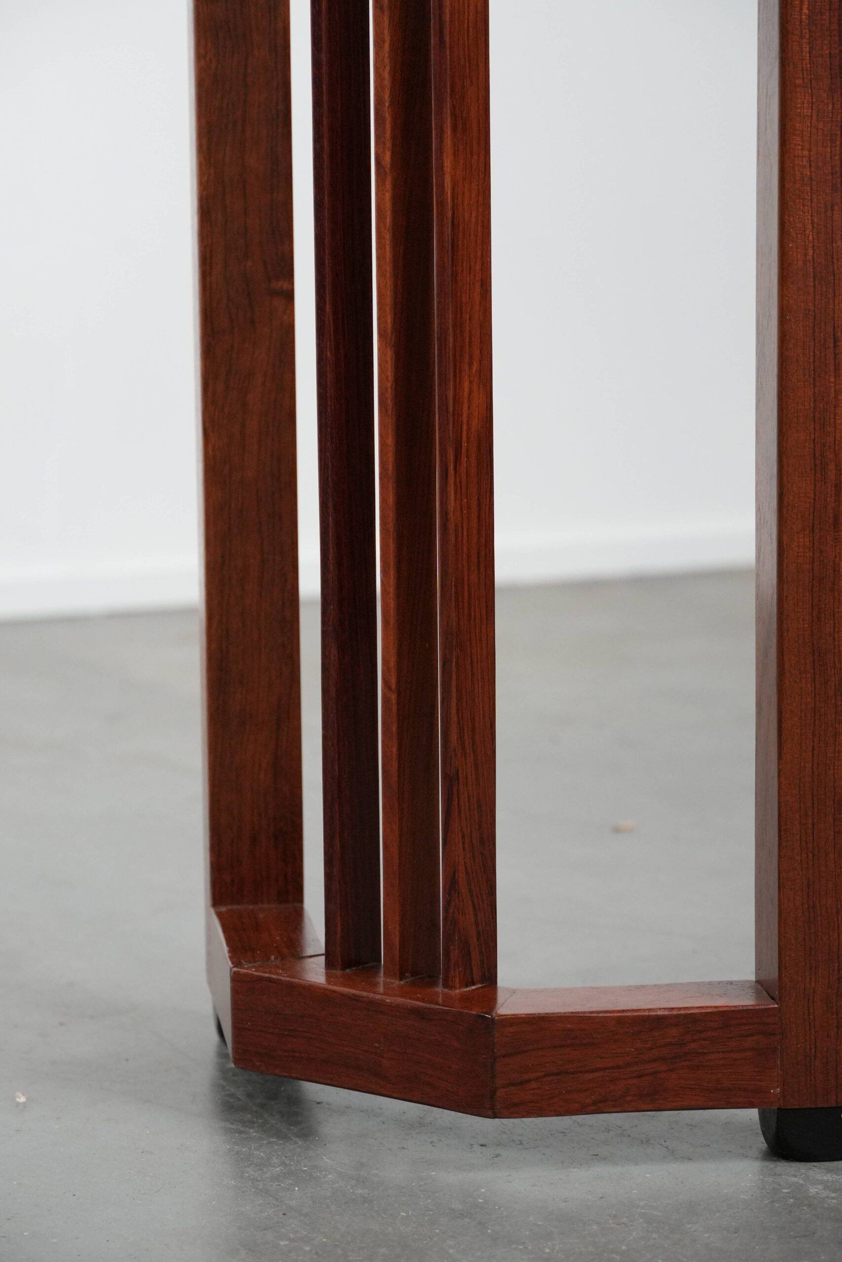 Beautiful Art Deco design side table in good condition