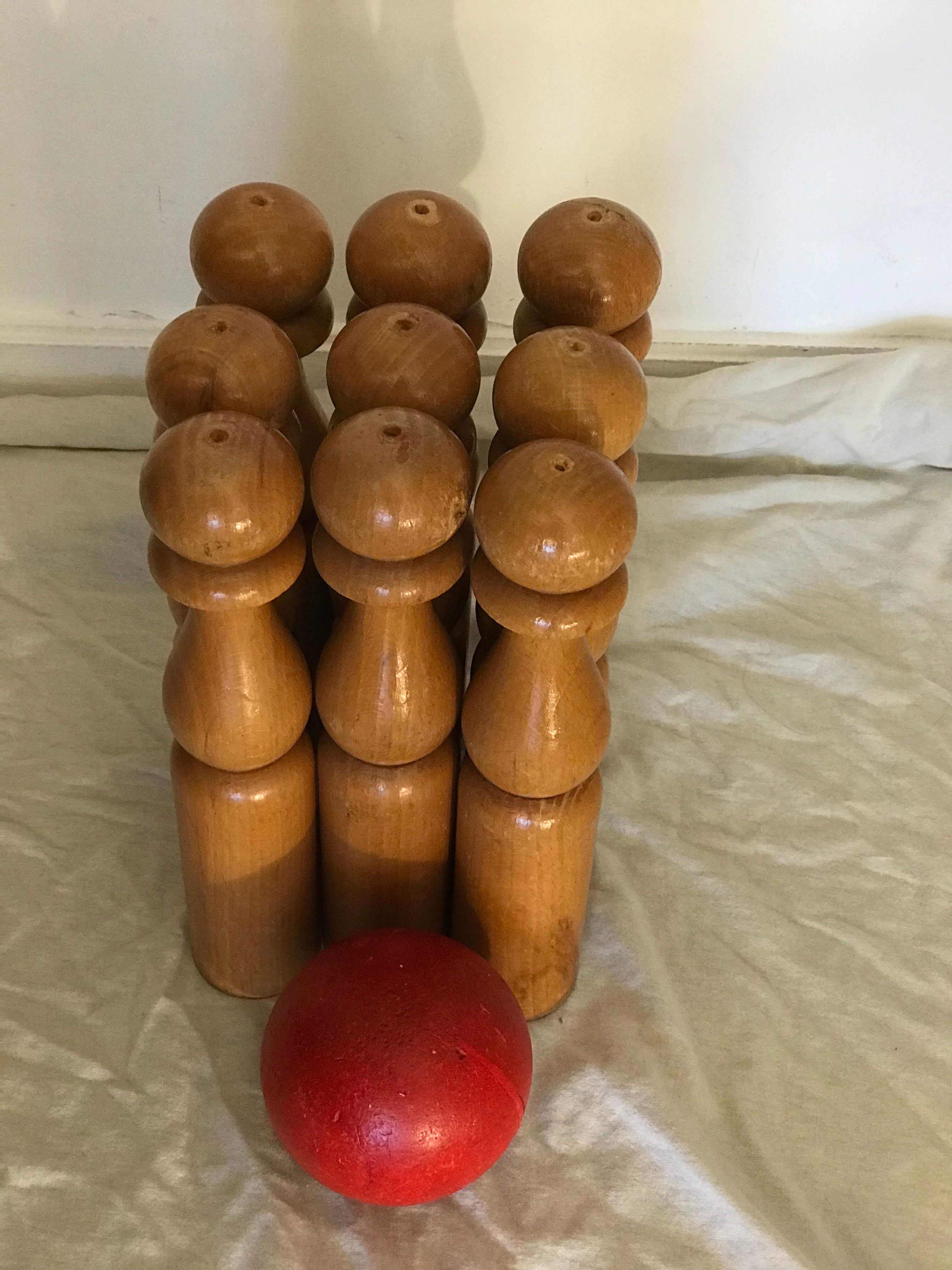Jeu de 9 quilles en bois avec boule