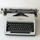 Machine à écrire Olympia dans sa valise