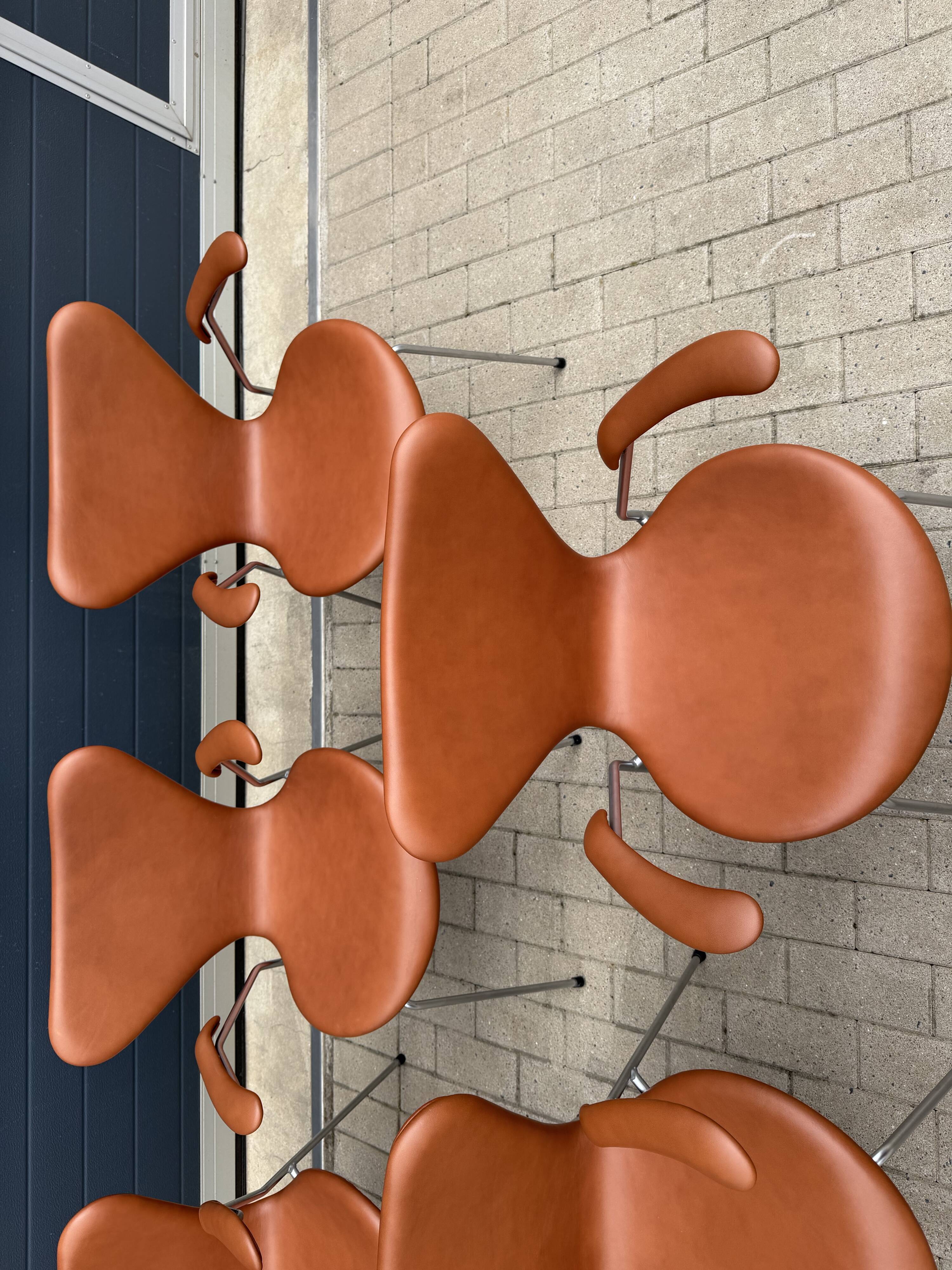10x armchairs with arms, series 7 Butterfly Fritz Hansen by Arne Jacobsen in Cognac leather, in perfect condition.