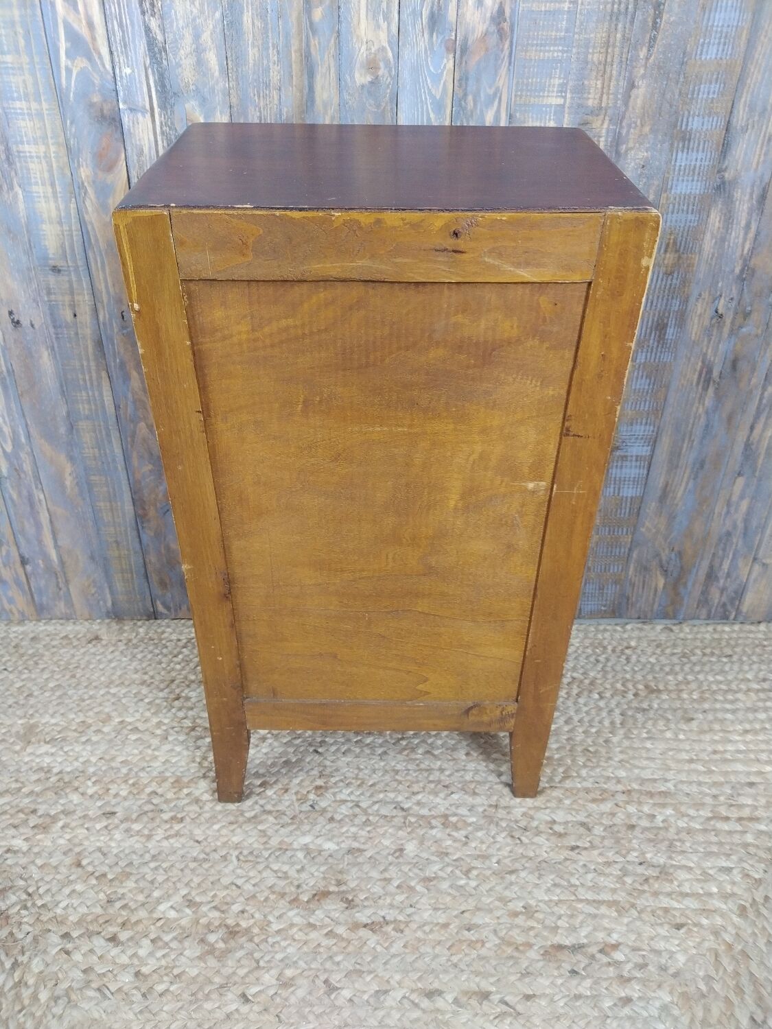 Wooden chest of drawers