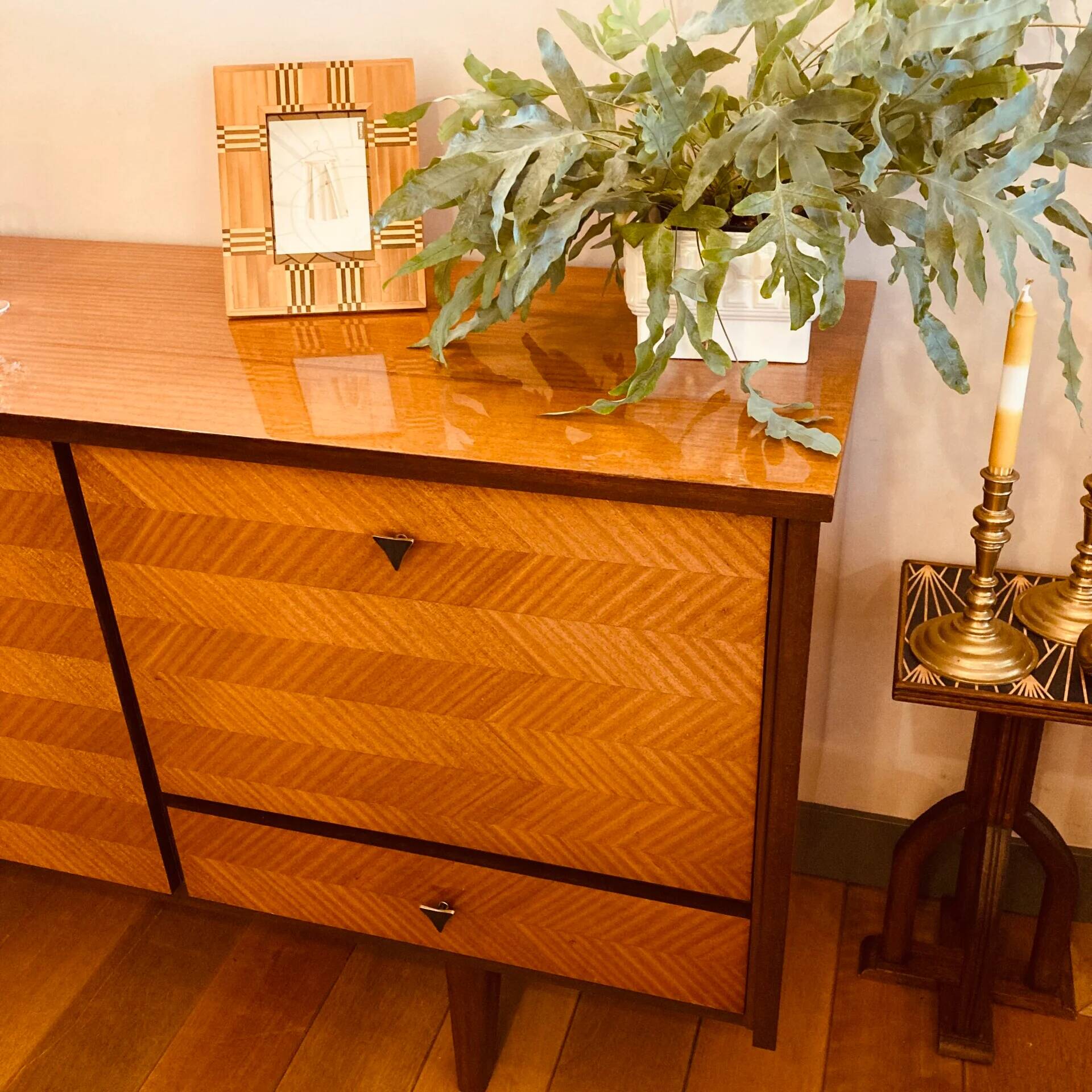 Buffet style années 50, placage teck, laque