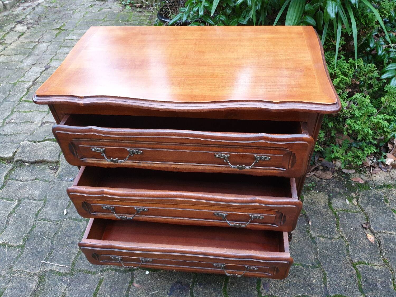 Commode Louis XV en merisier massif