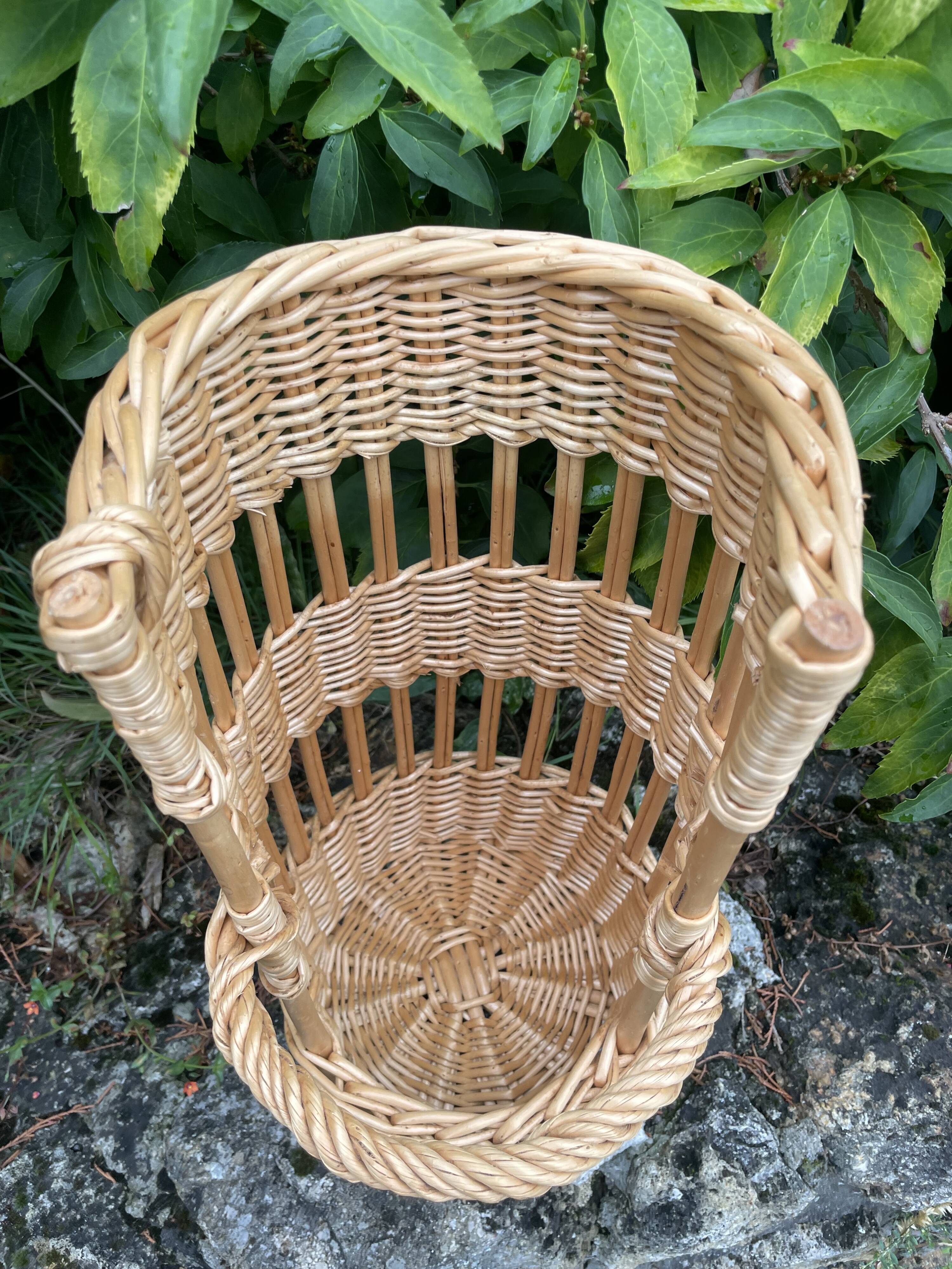 Small wicker bread basket
