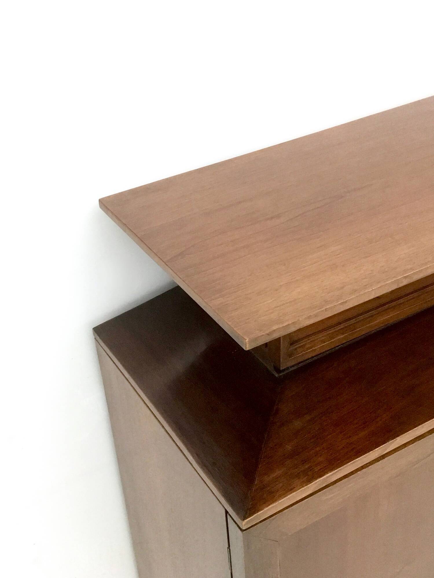 Vintage High-Quality Walnut Cabinet in the Style of Paolo Buffa, Italy