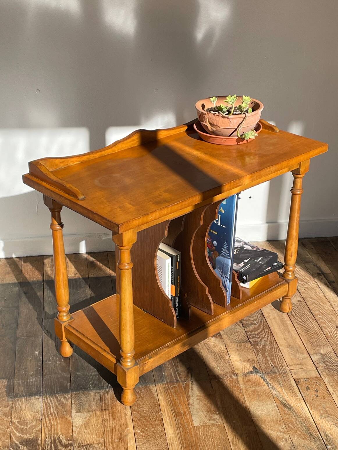 Geometric vintage record player furniture
