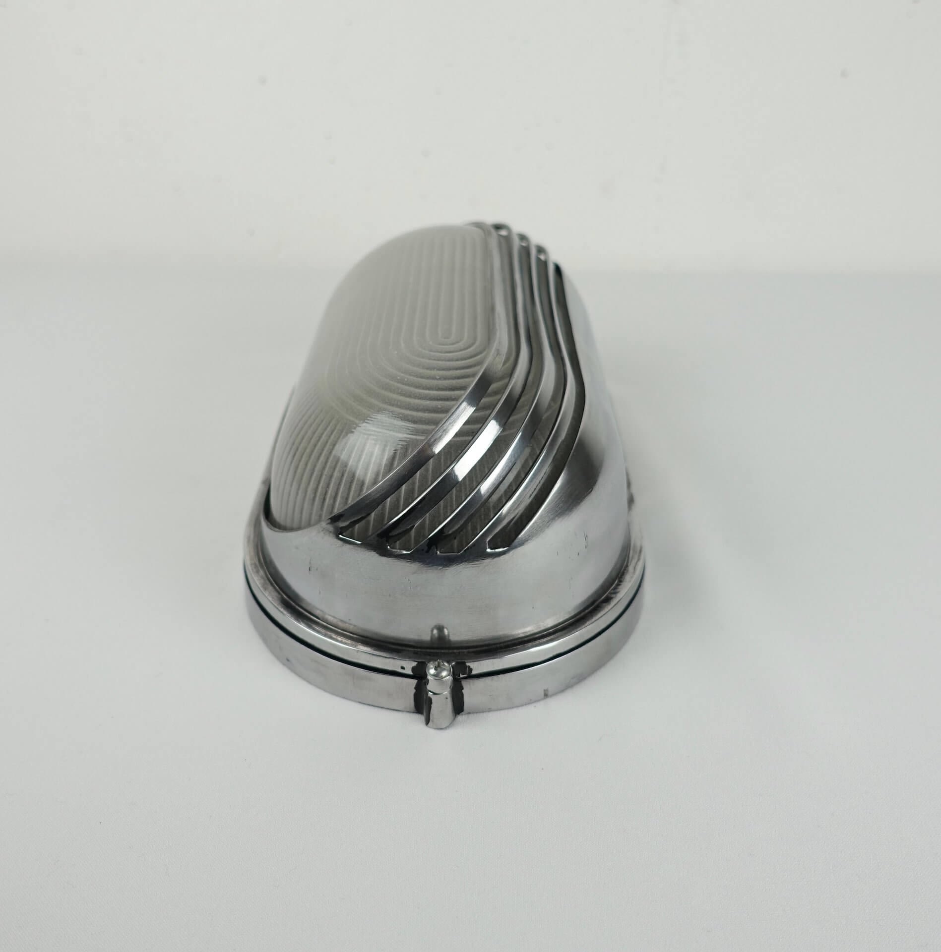 Waterproof waterproof modernist design in aluminum and glass