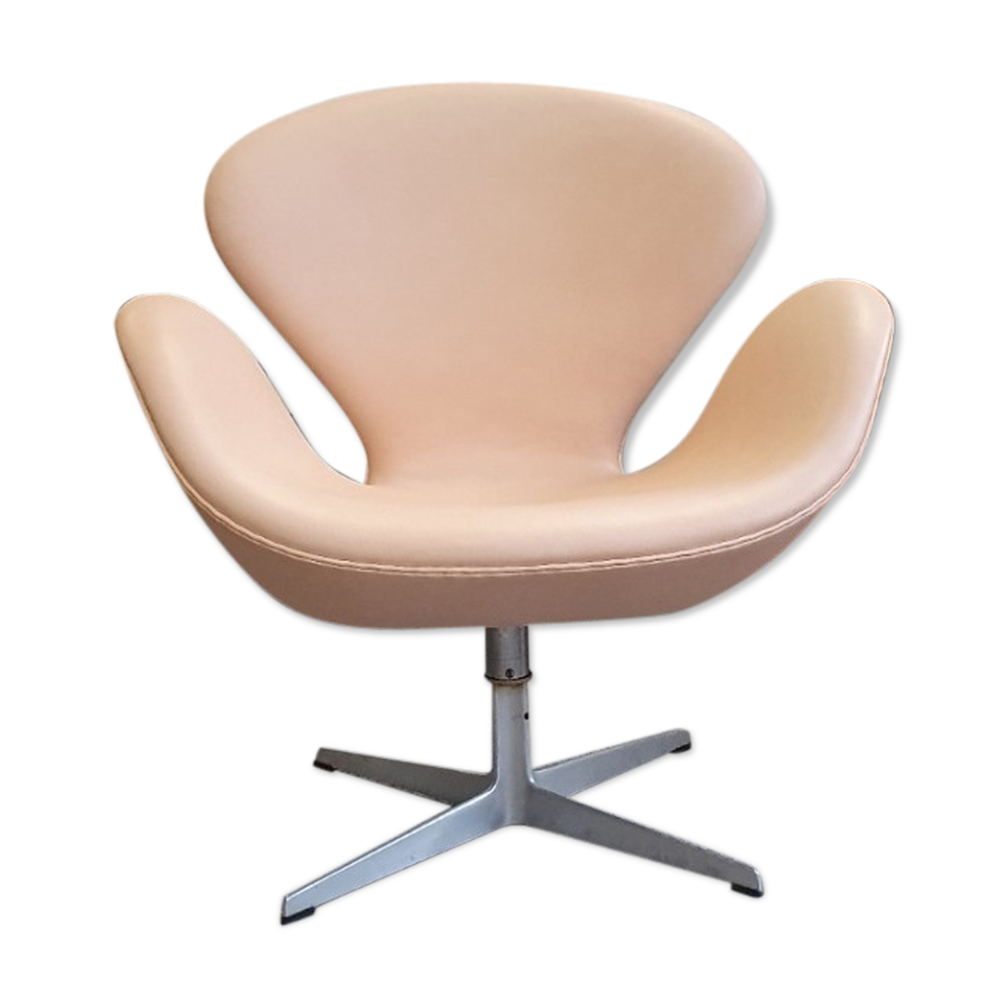 Arne Jacobsen natural leather swan chair by Fritz Hansen