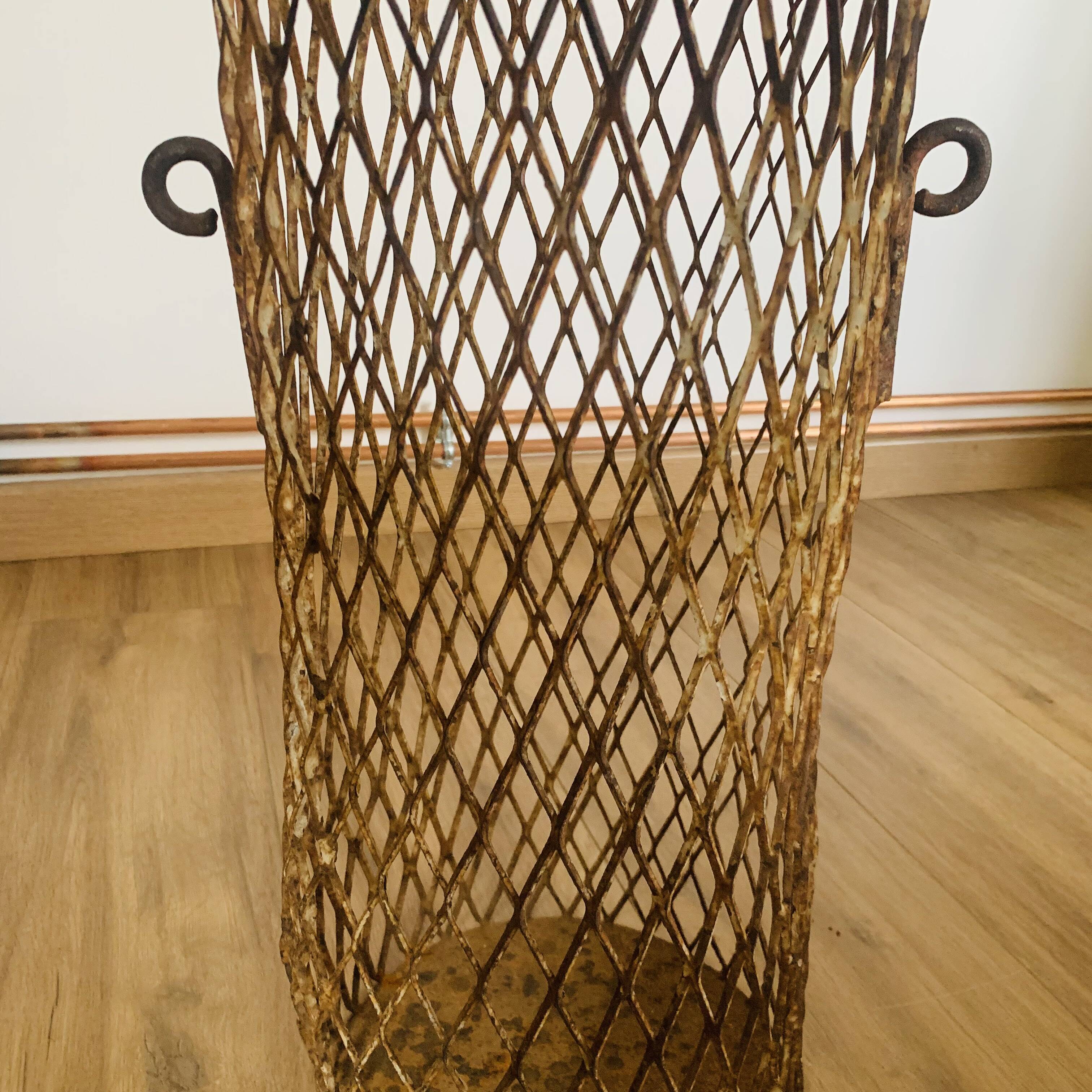 Metal umbrella stand