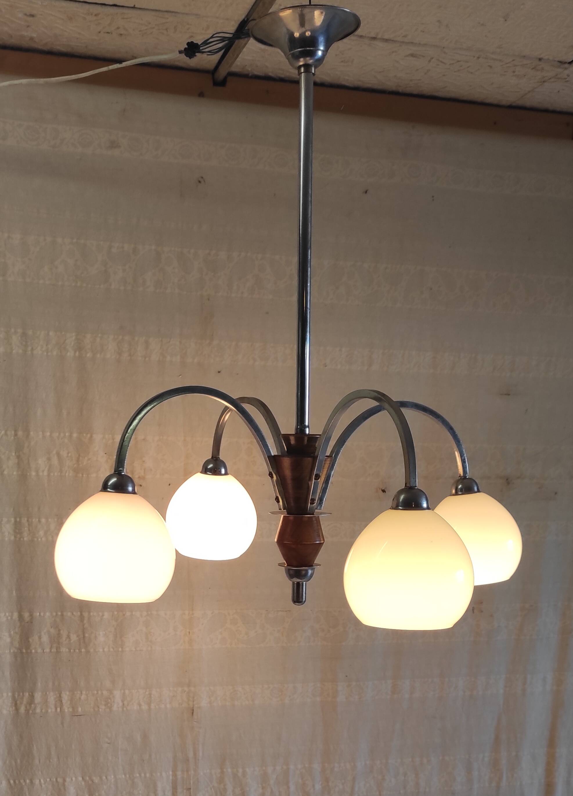 Art Deco chandelier with 4 lights in chrome metal and opaline globe - 1940s/50s