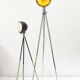 Lampe jaune trépied