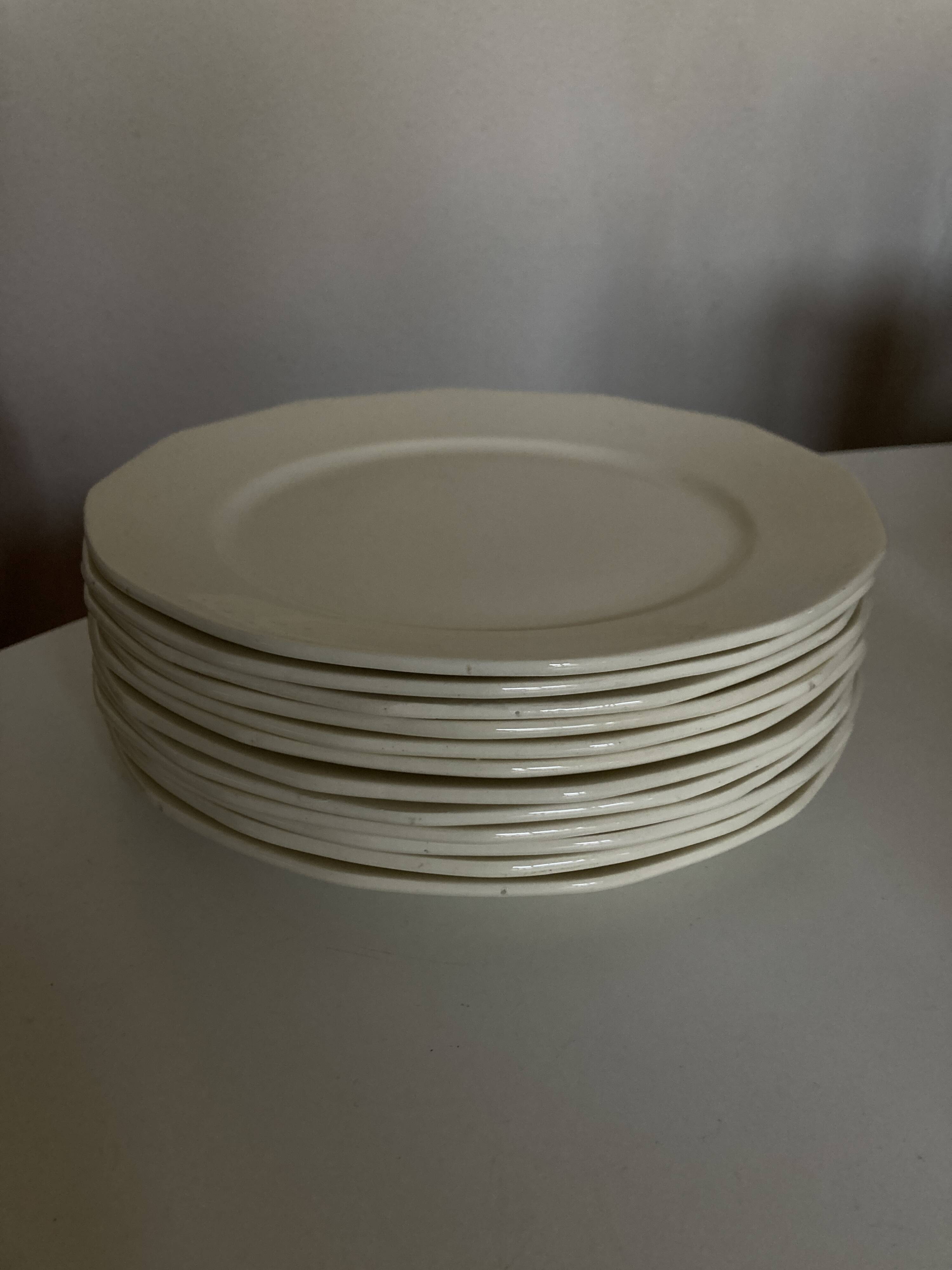 Set of 12 modernist ivory dinner plates in ironstone from 1940.