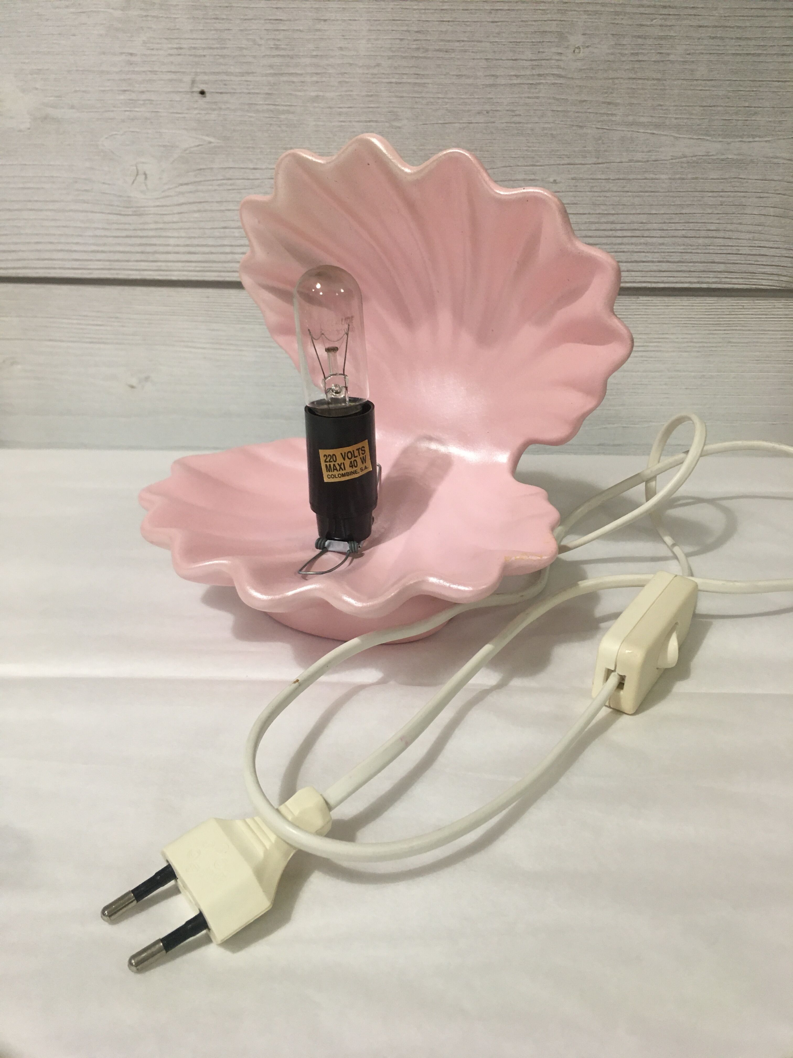 Iridescent pink shell lamp