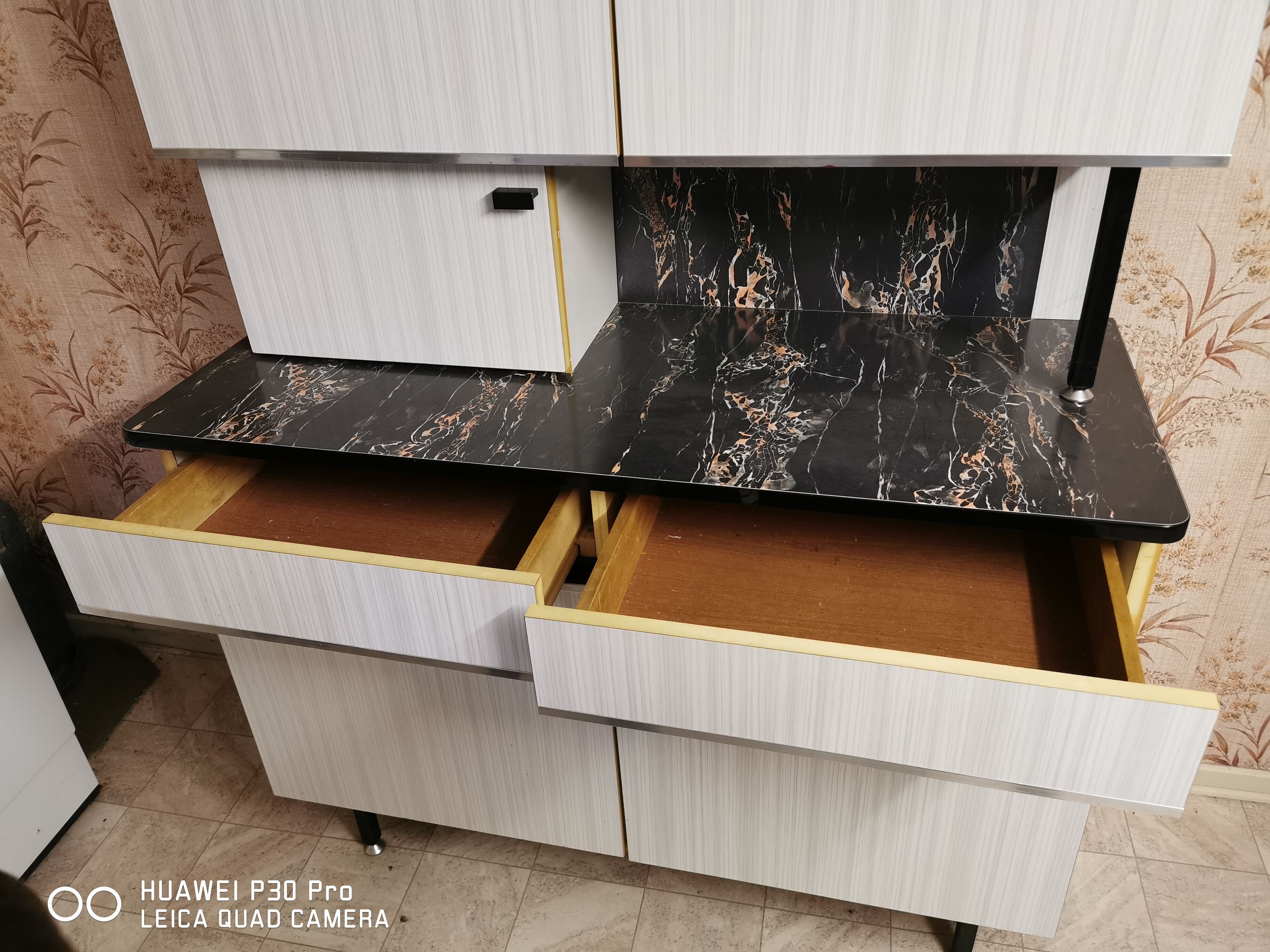 Buffet formica marble effect