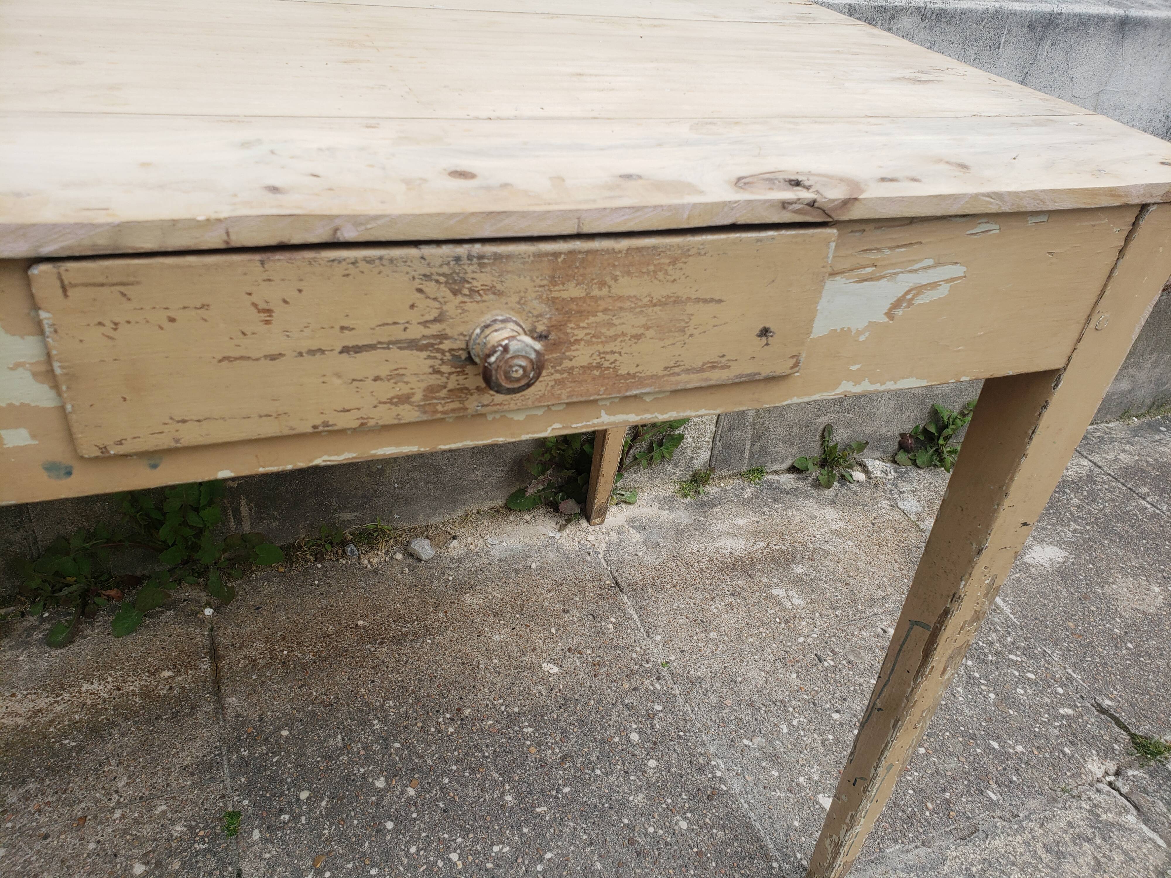 Table de ferme à tiroir