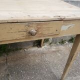 Table de ferme à tiroir