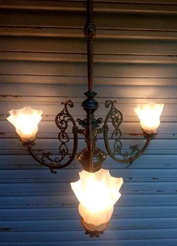 Antique, rare and important gas chandelier from the Napoléon III period and style, weighing 4.8 kg.