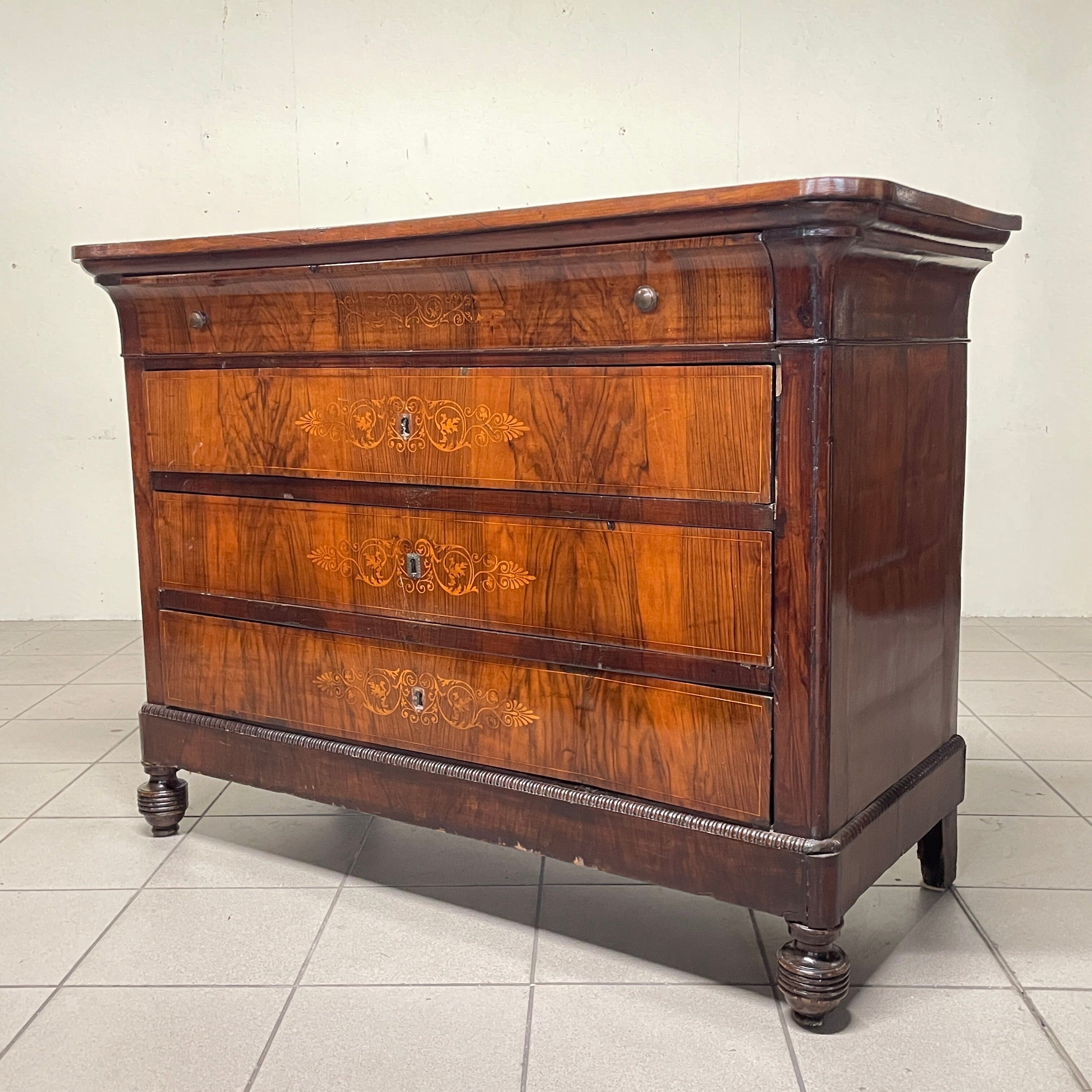 Commode en bois vintage