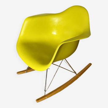 Rocking chair Eams jaune moutarde édition Vitra