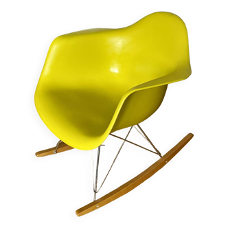 Rocking chair Eams jaune moutarde édition Vitra