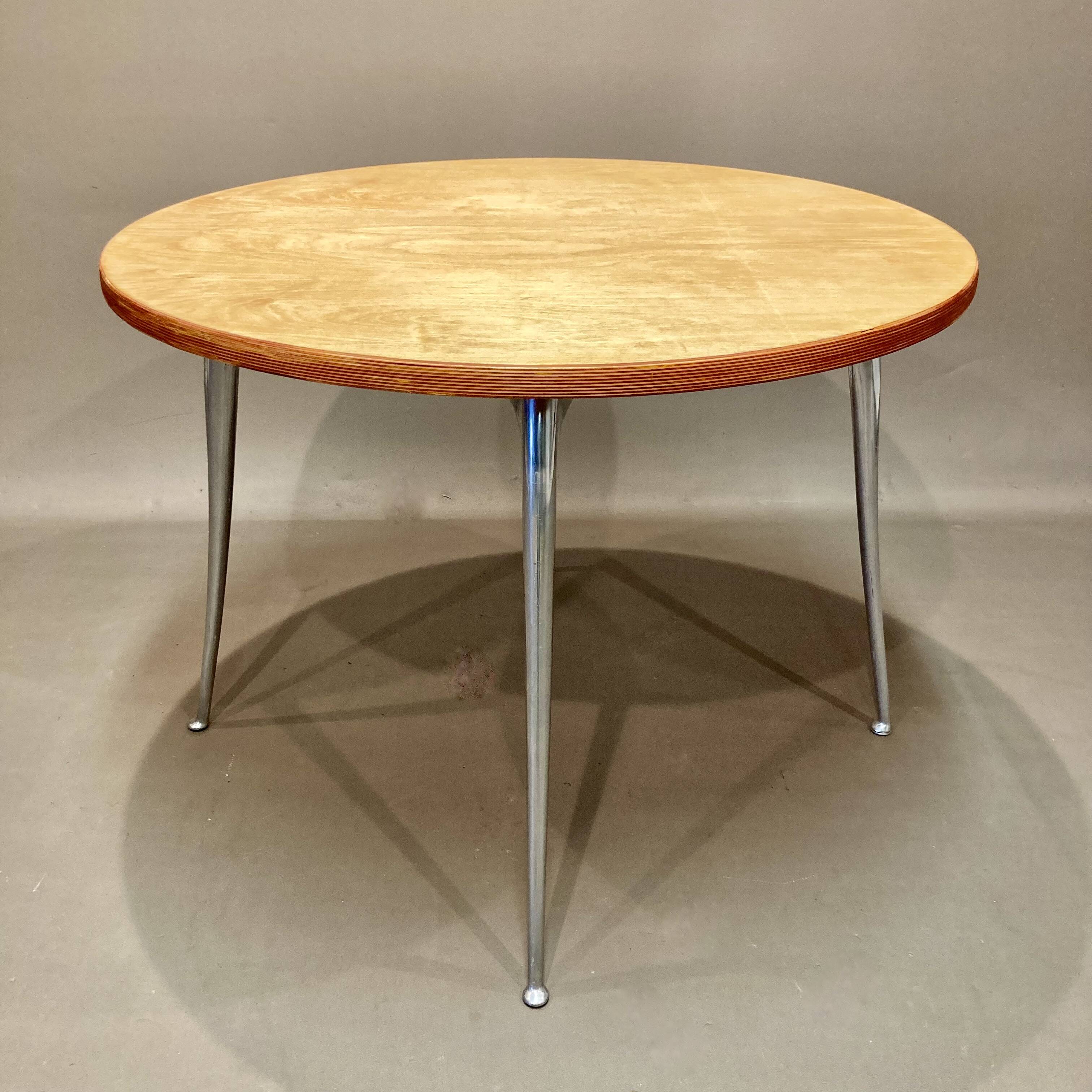 High table in solid raw wood and cast aluminum.