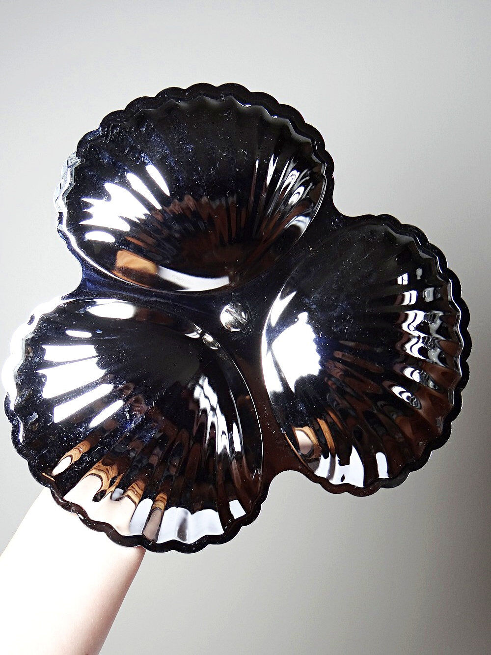 Vintage three-bowl server in silver-plated metal, shell decoration 1970-80.