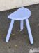 Tabouret bas artisanal demi-lune en bois peint couleur lilas